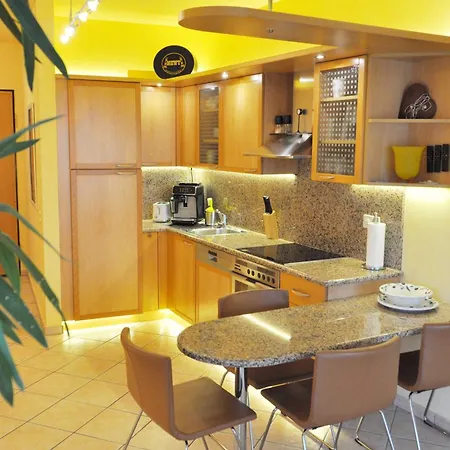 Mit Pool Am Monte Bré