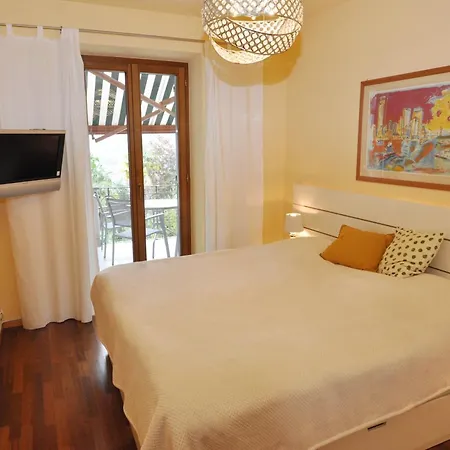 Mit Pool Am Monte Bre Daire